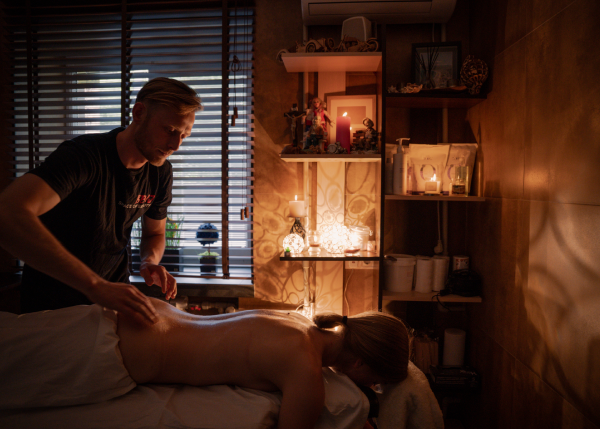 Масаж у салоні краси Benj (Бендж)